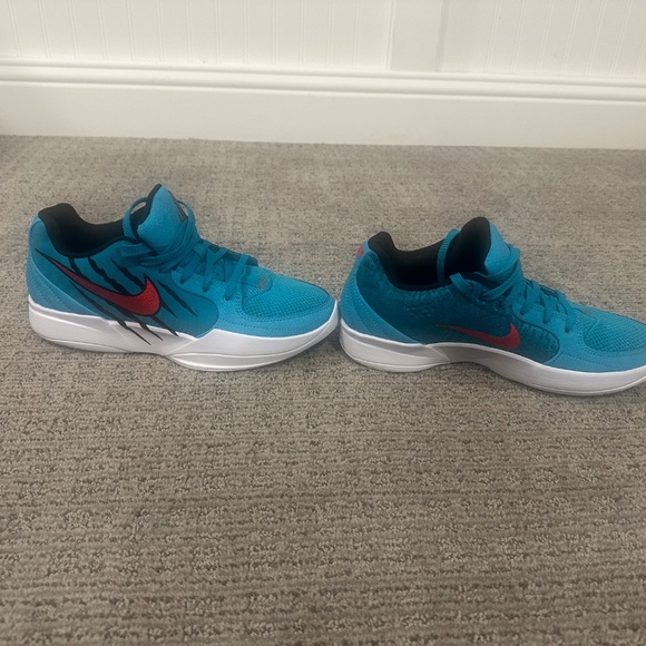 Men’s size 8 Nike shoes - Picture 2 of 6